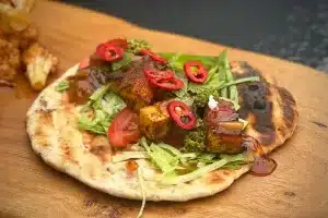 Spicy paneer flatbread photo of a Spicy paneer flatbread on a board